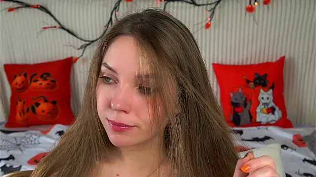 Snapshot of KarriBrownd chatting on 10-31-25, 01:13 KarriBrownd online show from 10-31-25, 01:13