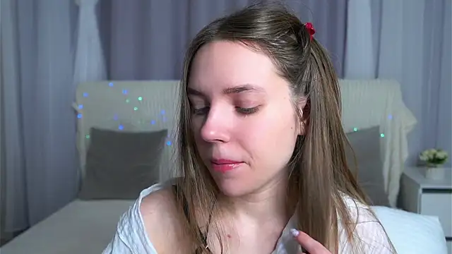 Snapshot of KarriBrownd chatting on 12-20-25, 01:08 KarriBrownd online show from 12-20-25, 01:08