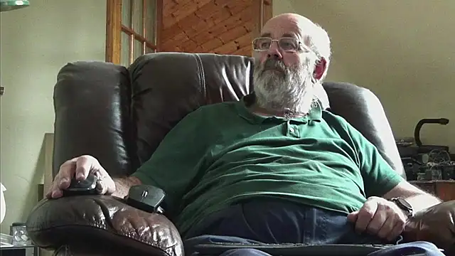 janzer13 online show from 10-26-25, 02:17