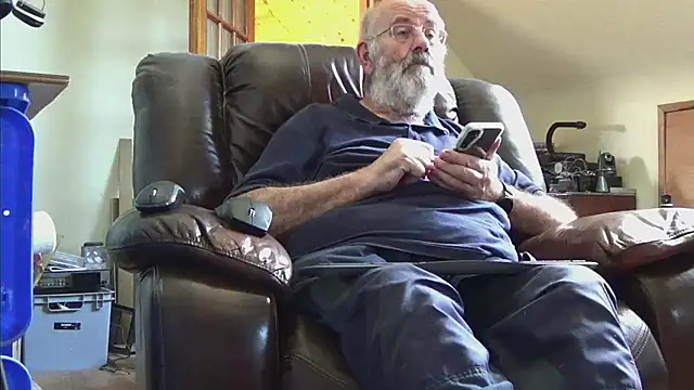 Snapshot of janzer13 chatting on 09-22-25, 01:17 janzer13 online show from 09-22-25, 01:17