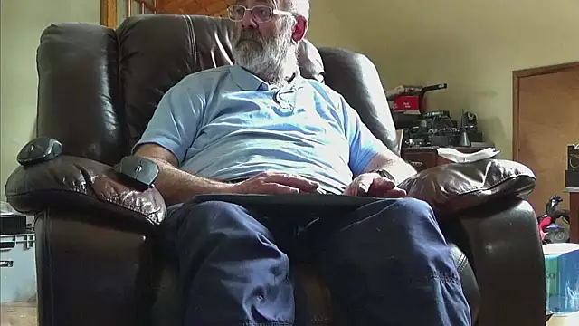 Snapshot of janzer13 chatting on 05-07-26, 01:03 janzer13 online show from 05-07-26, 01:03