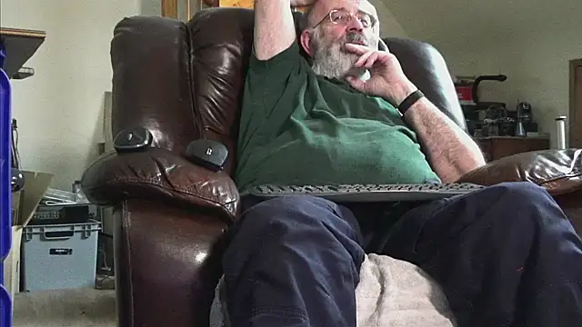 janzer13 online show from 12-20-25, 02:09