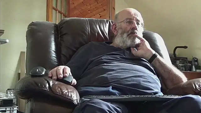Snapshot of janzer13 chatting on 09-18-25, 12:52 janzer13 online show from 09-18-25, 12:52