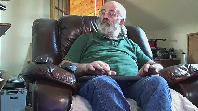 janzer13 online show from 12-19-25, 02:08