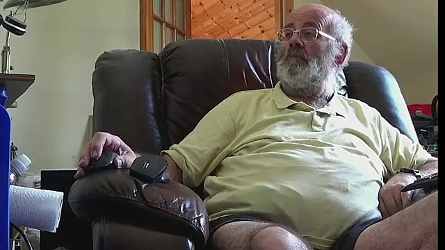 Snapshot of janzer13 chatting on 07-23-26, 12:46 janzer13 online show from 07-23-26, 12:46