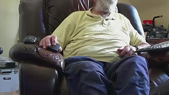Snapshot of janzer13 chatting on 05-27-26, 12:56 janzer13 online show from 05-27-26, 12:56