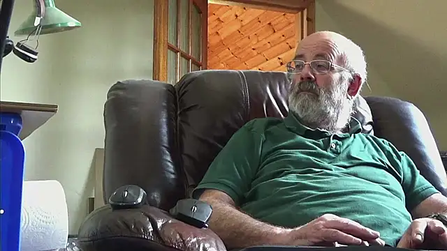 Snapshot of janzer13 chatting on 10-23-25, 12:48 janzer13 online show from 10-23-25, 12:48
