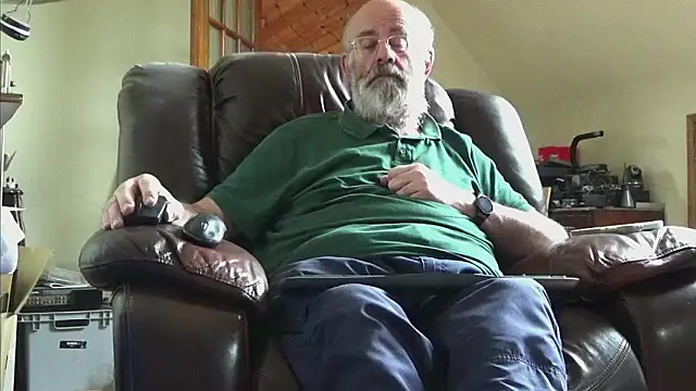 Snapshot of janzer13 chatting on 05-17-26, 12:38 janzer13 online show from 05-17-26, 12:38