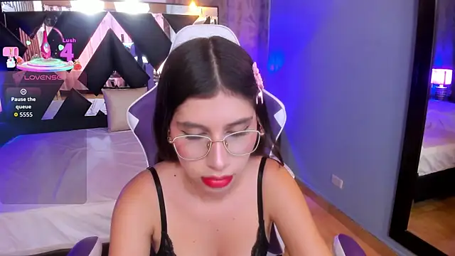 Emma Petiite online show from 01-07-26, 06:35