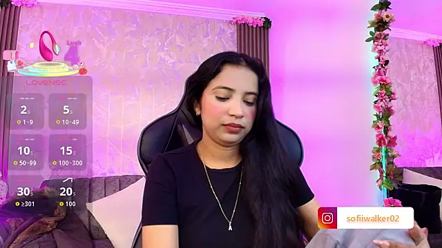Snapshot of SophiaWalker_1 chatting on 10-18-25, 12:18 SophiaWalker 1 online show from 10-18-25, 12:18