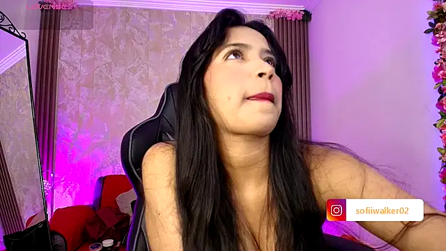Snapshot of SophiaWalker_1 chatting on 09-17-25, 12:18 SophiaWalker 1 online show from 09-17-25, 12:18