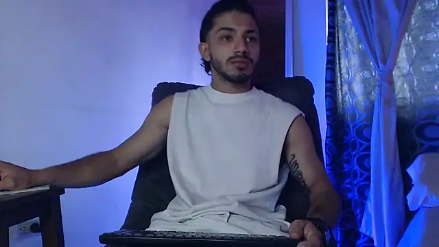 Snapshot of ArturoCardona_ chatting on 05-11-26, 01:45 ArturoCardona online show from 05-11-26, 01:45