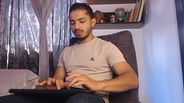 Snapshot of ArturoCardona_ chatting on 07-27-26, 02:57 ArturoCardona online show from 07-27-26, 02:57