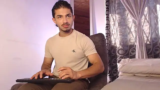Snapshot of ArturoCardona_ chatting on 04-24-26, 12:51 ArturoCardona online show from 04-24-26, 12:51