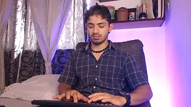 ArturoCardona  online show from 04-04-26, 02:23