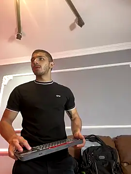 ArturoCardona  online show from 10-22-25, 12:59