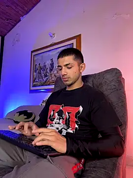 ArturoCardona  online show from 11-17-25, 04:44