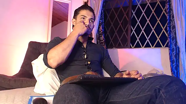 Snapshot of ArturoCardona_ chatting on 04-26-26, 01:36 ArturoCardona online show from 04-26-26, 01:36
