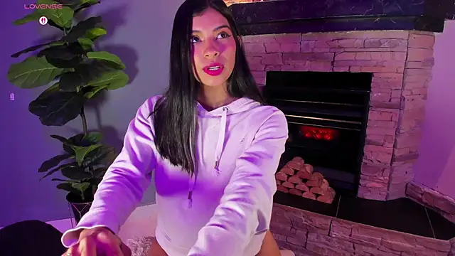 Lola Pierce online show from 10-22-25, 12:04