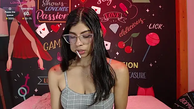 Lola Pierce online show from 11-10-25, 11:59