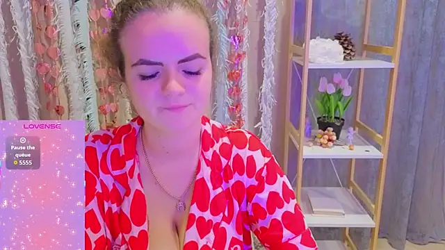 Luisa Rosee online show from 12-22-25, 06:52