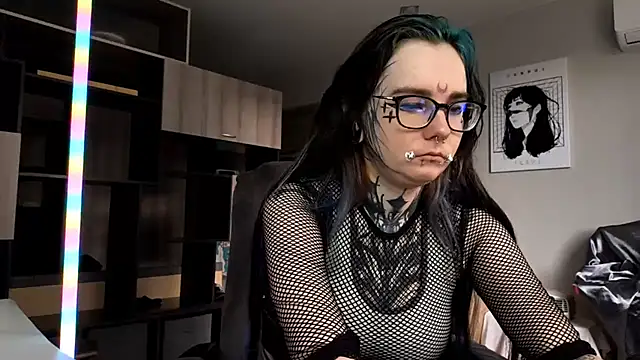 HighelikeGirl online show from 10-24-25, 07:07