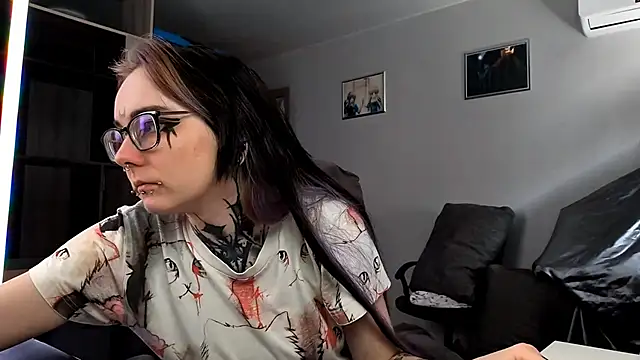 HighelikeGirl online show from 10-02-25, 08:29