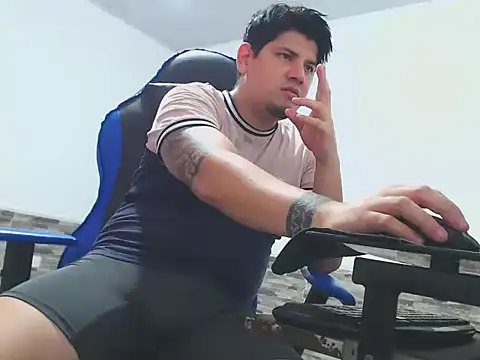 Snapshot of mister_cum1999 chatting on 05-13-26, 02:40 mister cum1999 online show from 05-13-26, 02:40