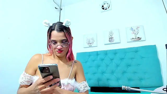 cris dulce online show from 10-31-25, 07:43