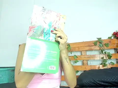 Snapshot of cris_dulce chatting on 02-28-26, 11:48 cris dulce online show from 02-28-26, 11:48