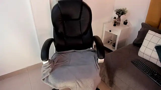 marie bass online show from 09-14-25, 01:44