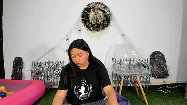 BellaRoux1 online show from 09-25-25, 12:11