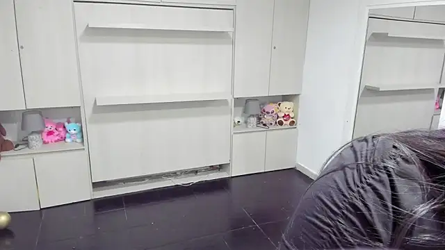 LilyWhitney online show from 04-18-26, 04:04