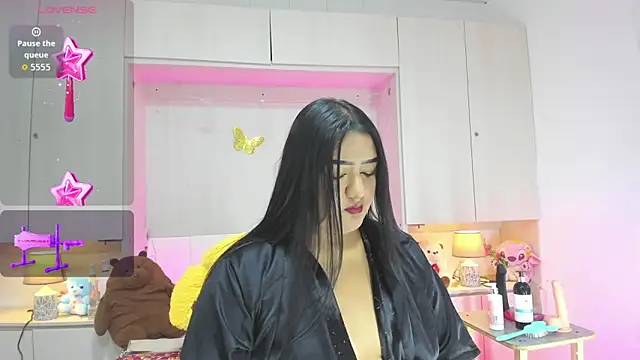 Snapshot of LilyWhitney chatting on 05-31-26, 04:18 LilyWhitney online show from 05-31-26, 04:18