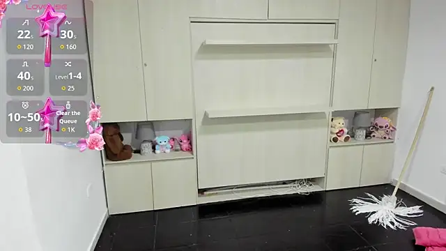 Snapshot of LilyWhitney chatting on 06-10-26, 04:03 LilyWhitney online show from 06-10-26, 04:03