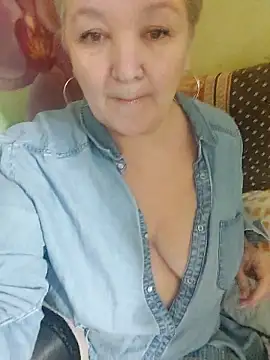 Snapshot of ForgeMeNot51 chatting on 12-21-25, 05:53 ForgeMeNot51 online show from 12-21-25, 05:53