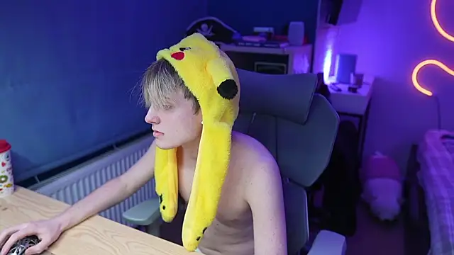 Snapshot of Serxyi chatting on 01-08-26, 02:56 Serxyi online show from 01-08-26, 02:56