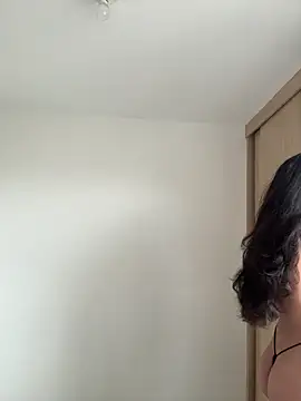 LauraCatalina online show from 10-27-25, 12:06