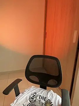 LauraCatalina online show from 11-26-25, 11:54