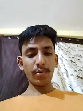 Snapshot of yung_cplz chatting on 10-18-25, 01:24 yung cplz online show from 10-18-25, 01:24