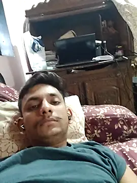 Snapshot of yung_cplz chatting on 10-08-25, 11:01 yung cplz online show from 10-08-25, 11:01