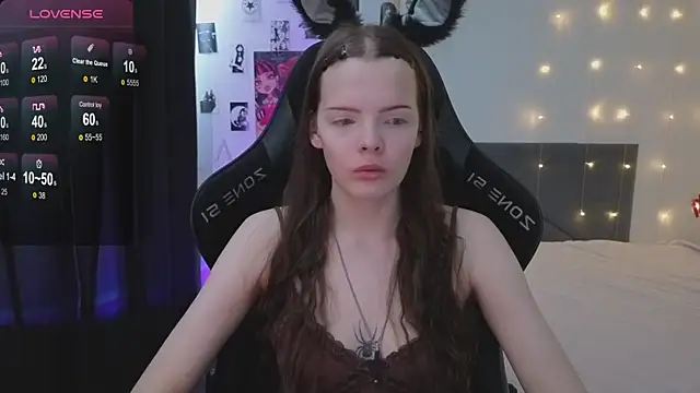 Luna Navy online show from 02-18-26, 06:55