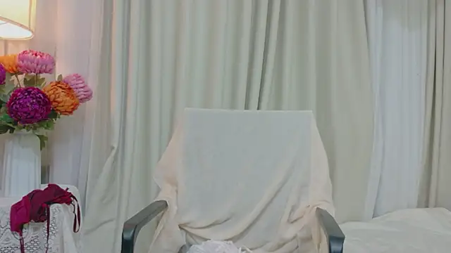 Snapshot of Vessi-babe chatting on 05-22-26, 02:59 Vessi-babe online show from 05-22-26, 02:59