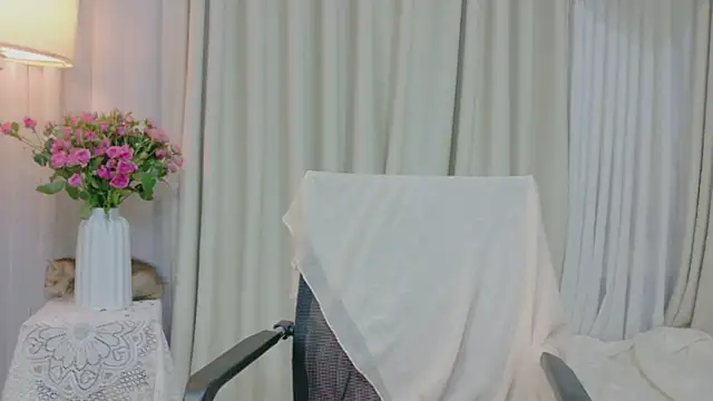 Snapshot of Vessi-babe chatting on 06-09-26, 02:29 Vessi-babe online show from 06-09-26, 02:29