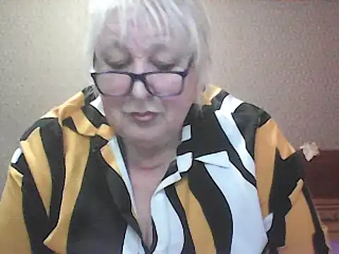 Alexia64231 online show from 10-20-25, 04:18