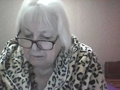 Alexia64231 online show from 10-18-25, 03:52