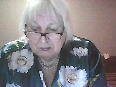 Alexia64231 online show from 10-20-25, 04:14