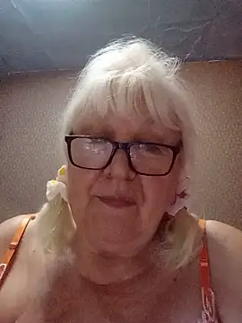 Snapshot of Alexia64231 chatting on 07-15-26, 12:28 Alexia64231 online show from 07-15-26, 12:28