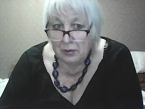 Alexia64231 online show from 09-10-25, 03:22