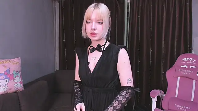 godlikegirlyy online show from 10-11-25, 03:35